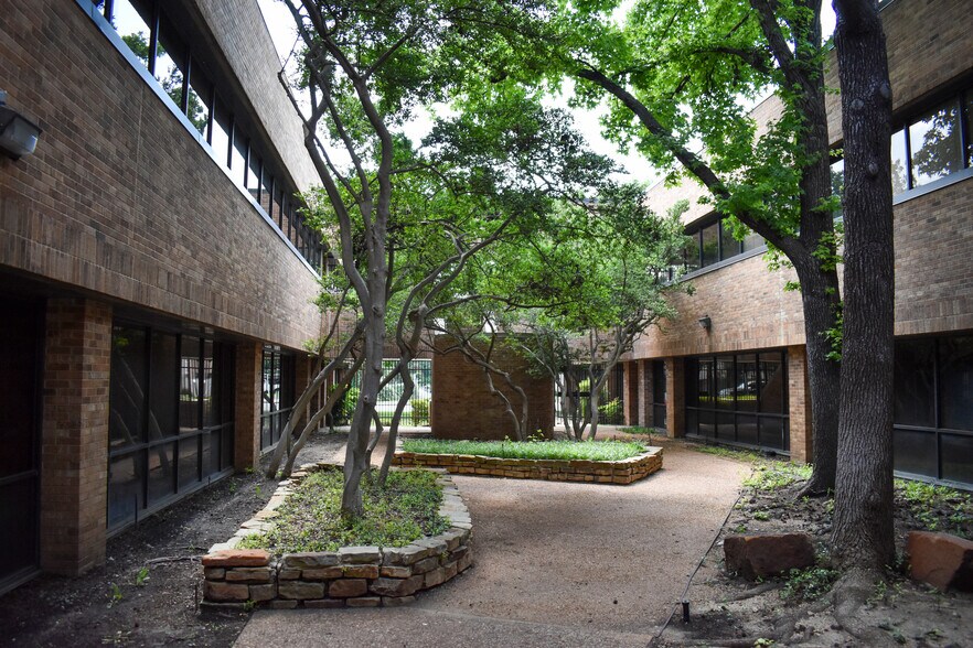 More Photos Of 12700 Preston Rd, Dallas Office For Lease