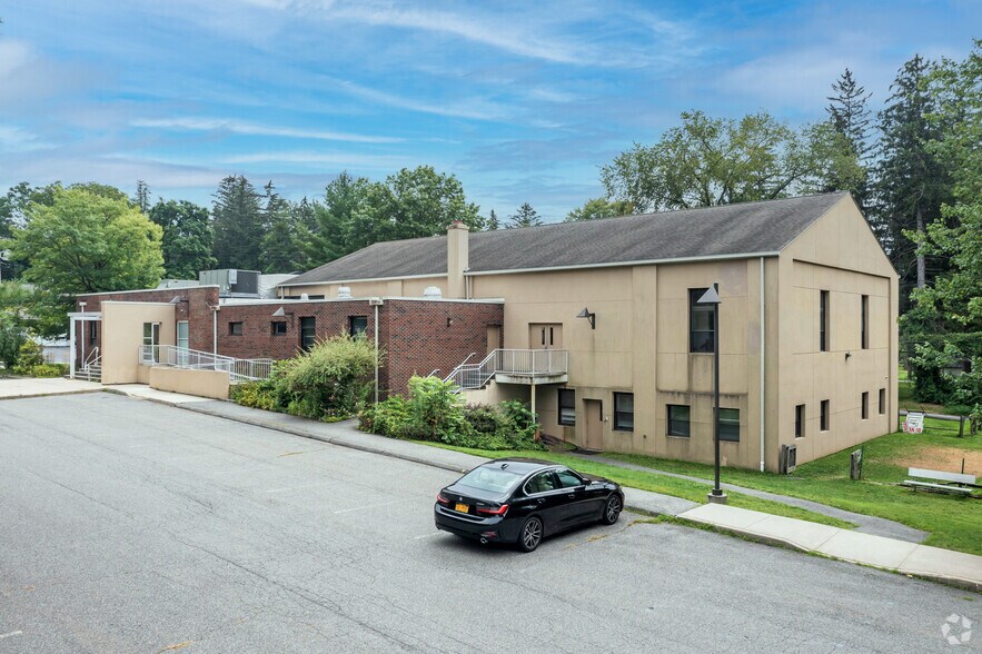 More Photos Of 2966 Crompond Rd, Yorktown Heights Schools For Lease