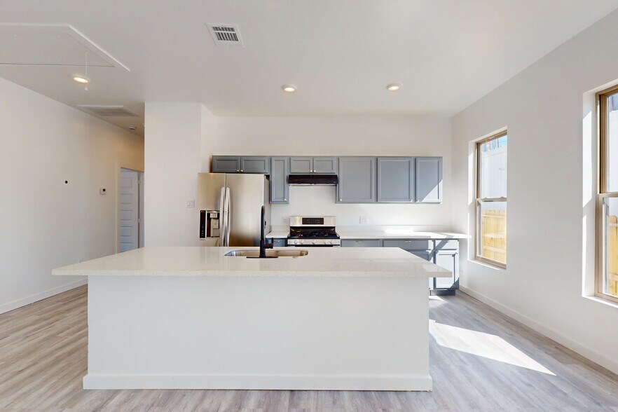 More Photos Of 5701 Fulton St, Houston General Retail For Lease