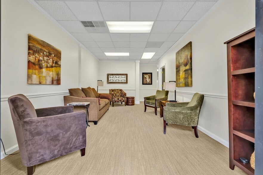 More Photos Of 229 Ward Cir, Brentwood Office For Sale
