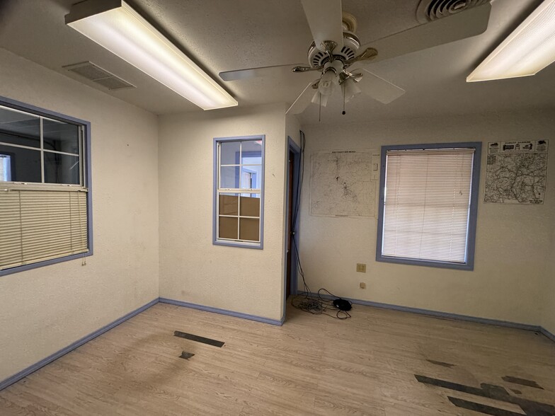 More Photos Of 2210 W Marland St, Hobbs Warehouse For Sale