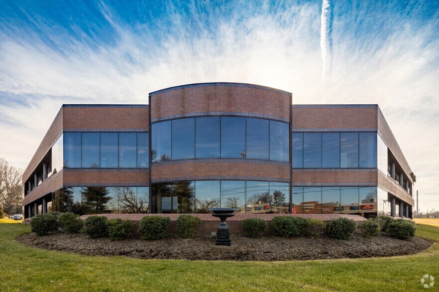 More Photos Of 4910 Brownsboro Rd, Louisville Office For Sale