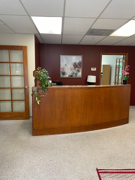 More Photos Of 15110 SW Boones Ferry Rd, Lake Oswego Office For Sale