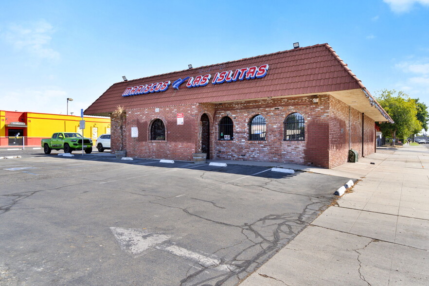 Primary Photo Of 3404 N Cedar Ave, Fresno Restaurant For Sale