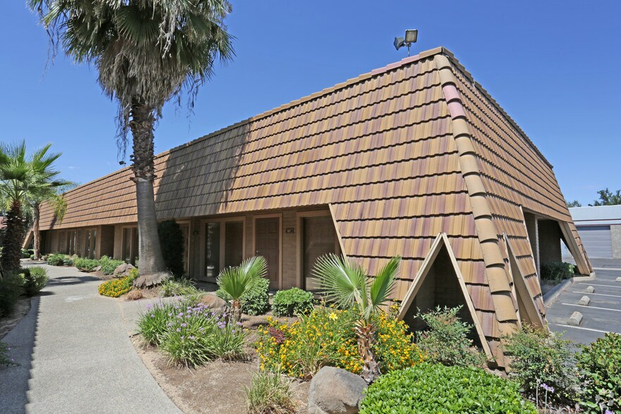 More Photos Of 2017 N Gateway Blvd, Fresno Office For Lease