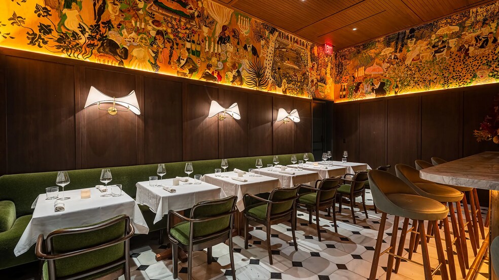 More Photos Of 7029 Willoughby Ave, Los Angeles Storefront For Lease