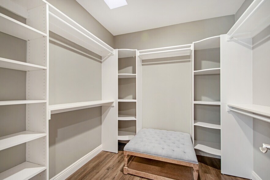 More Photos Of 9696 Antelope Rd, Beverly Hills Specialty For Lease