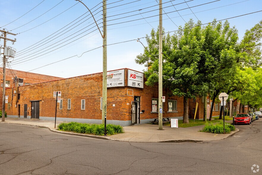 More Photos Of 2424 Rue Des Carrières, Montréal Light Manufacturing For Lease