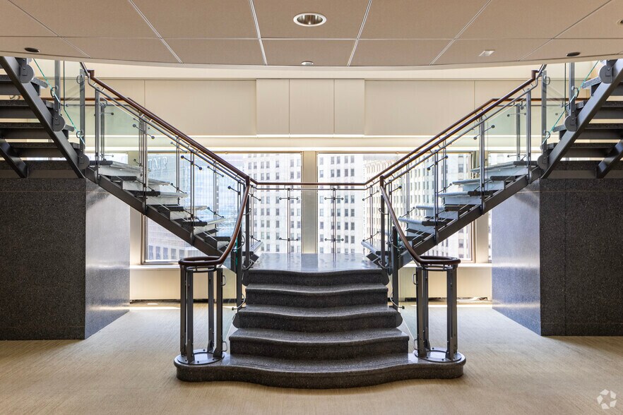 More Photos Of 401 N Michigan Ave, Chicago Office For Lease