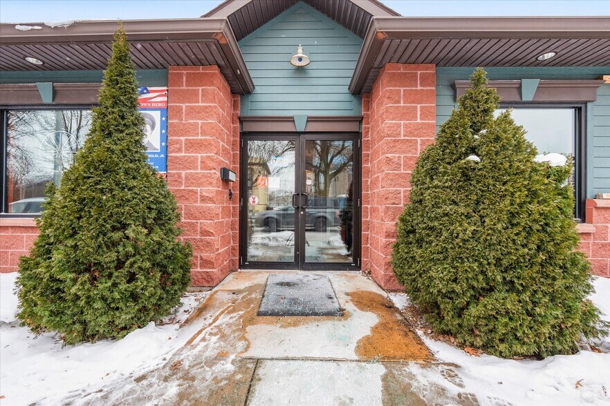 More Photos Of 212 Main St, Oneida General Retail For Sale