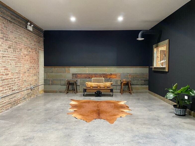 More Photos Of 1727 W 21st St, Chicago Office For Lease