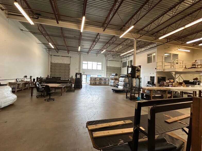 More Photos Of 7187 Honeyman St, Delta Warehouse For Lease