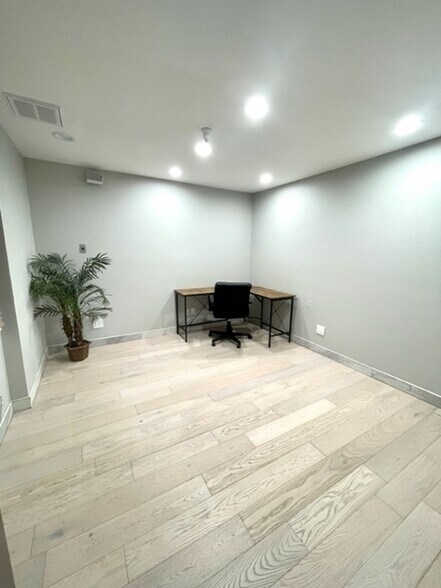 More Photos Of 2560-2590 Lafayette St, Santa Clara Warehouse For Lease