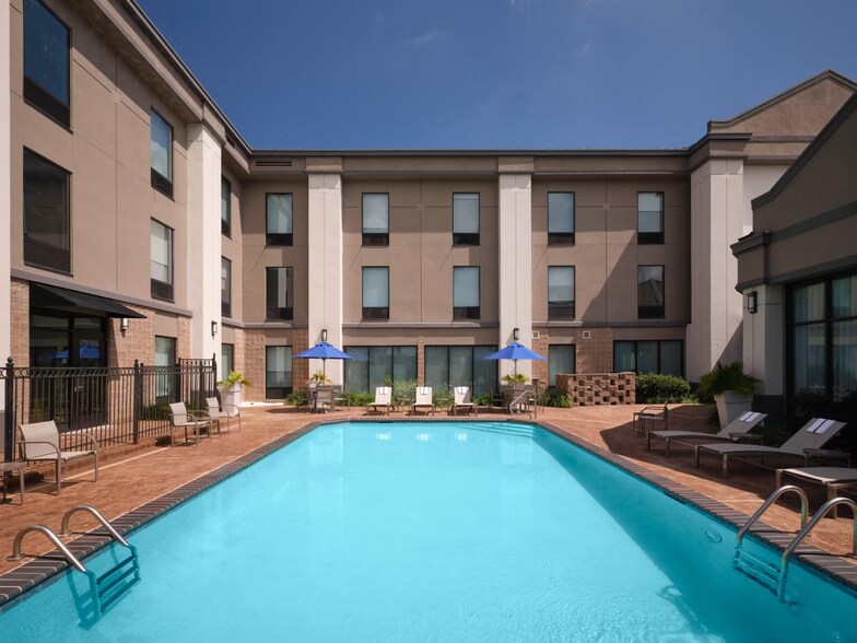 More Photos Of 110 James Dr E, Saint Rose Hotel For Sale