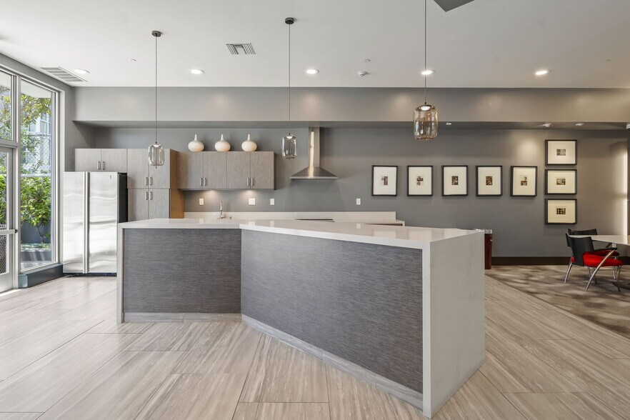 More Photos Of 400 W Ocean Blvd, Long Beach Apartments For Lease