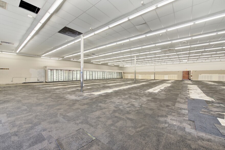 More Photos Of 3340 N Texas St, Fairfield Drugstore For Lease