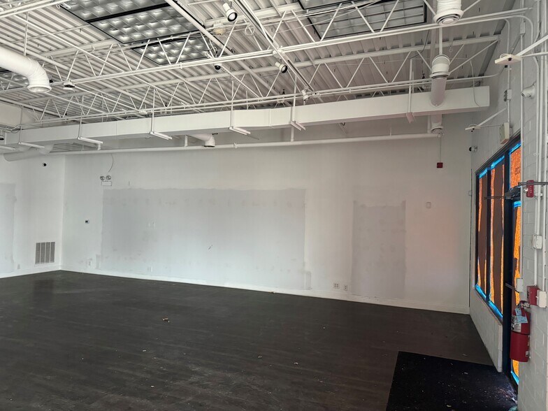 More Photos Of 3315 W 115th St, Merrionette Park General Retail For Lease