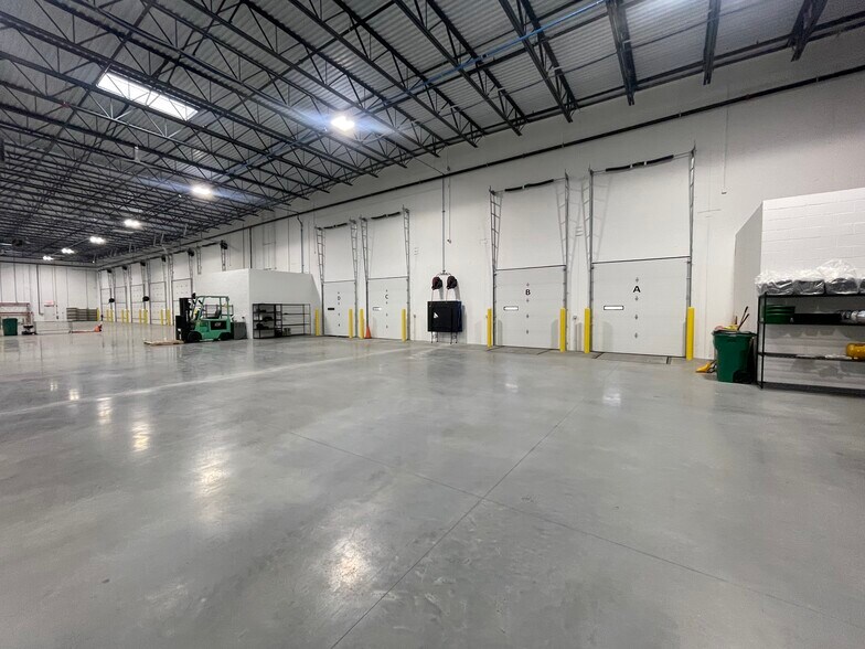 More Photos Of 13400 FYH Dr, Huntley Truck Terminal For Lease