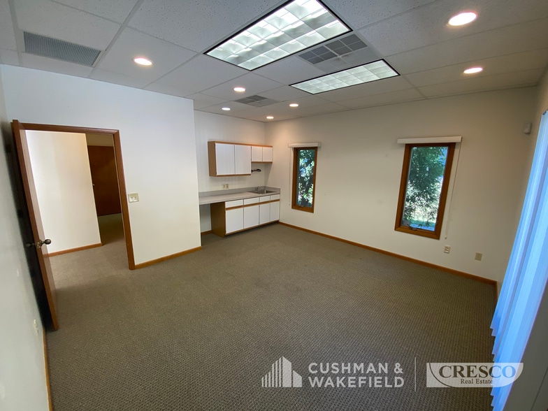 More Photos Of 815 Crocker Rd, Westlake Office For Lease