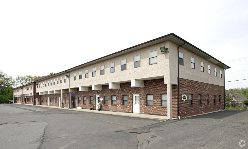More Photos Of 7 Cedar Grove Ln, Somerset Medical For Lease