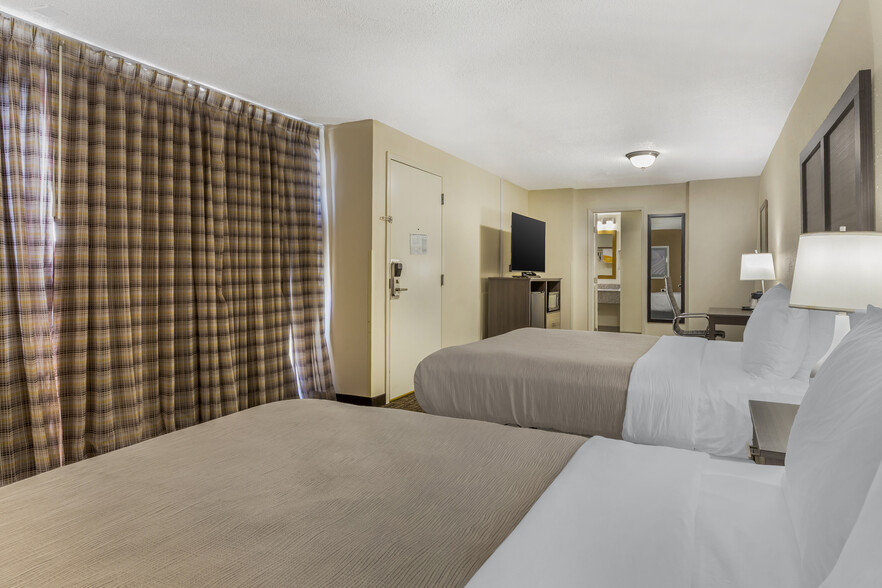 More Photos Of 115 Lake Ave, Spring Lake Hotel For Sale