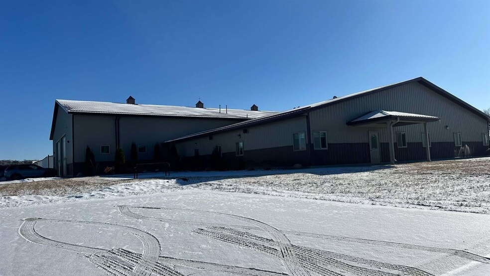 More Photos Of 170 W Circle Dr, Saint Charles Manufacturing For Lease