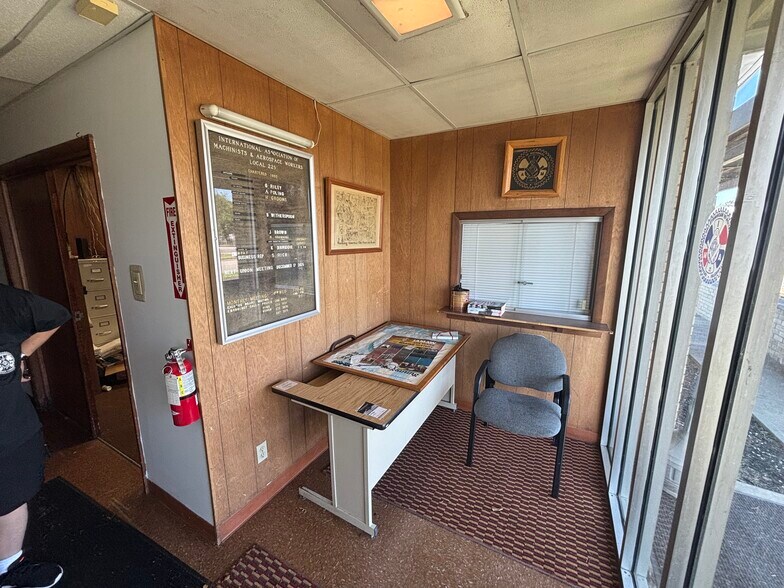 More Photos Of 60 Commerce Park Dr, Dayton Flex For Sale