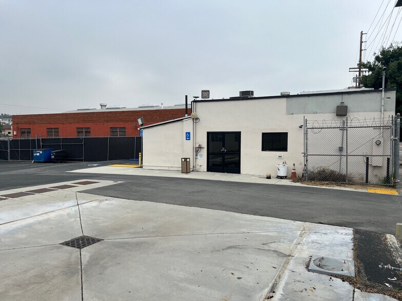 More Photos Of 4442 York Blvd, Los Angeles Auto Dealership For Lease