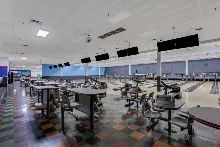 More Photos Of 1959 Metropolitan Pky SW, Atlanta Bowling Alley For Lease