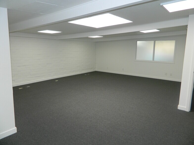More Photos Of 1336 N Carolan Ave, Burlingame Warehouse For Lease