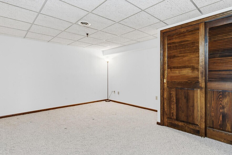 More Photos Of 244 Wilson Dr, Xenia Medical For Sale