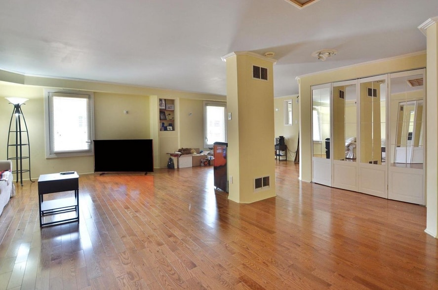 More Photos Of 37 Rue Sainte-Anne, Ste-Anne-de-Bellevue Storefront Retail Residential For Sale