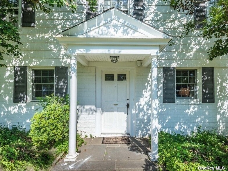 More Photos Of 849 Park Ave, Manhasset Medical For Sale