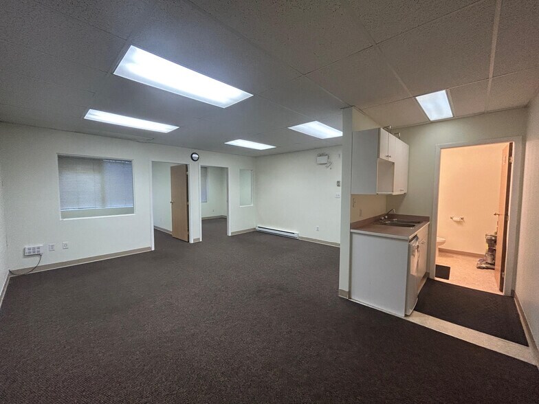 More Photos Of 8988 Fraserton Ct, Burnaby Warehouse For Sale