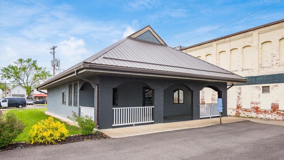 More Photos Of 1146 Walnut St, Coshocton Office For Sale