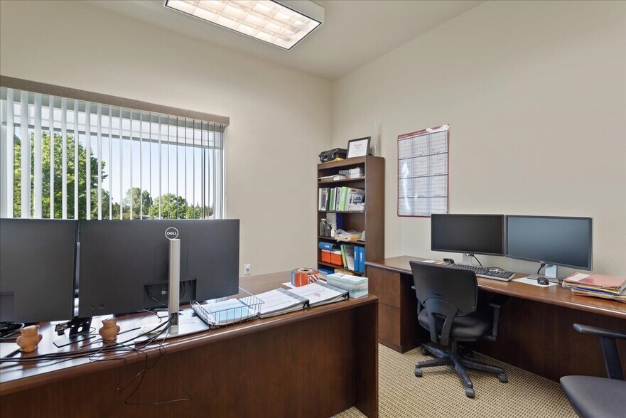 More Photos Of 1103 Old Town Ln, Cheyenne Office For Sale