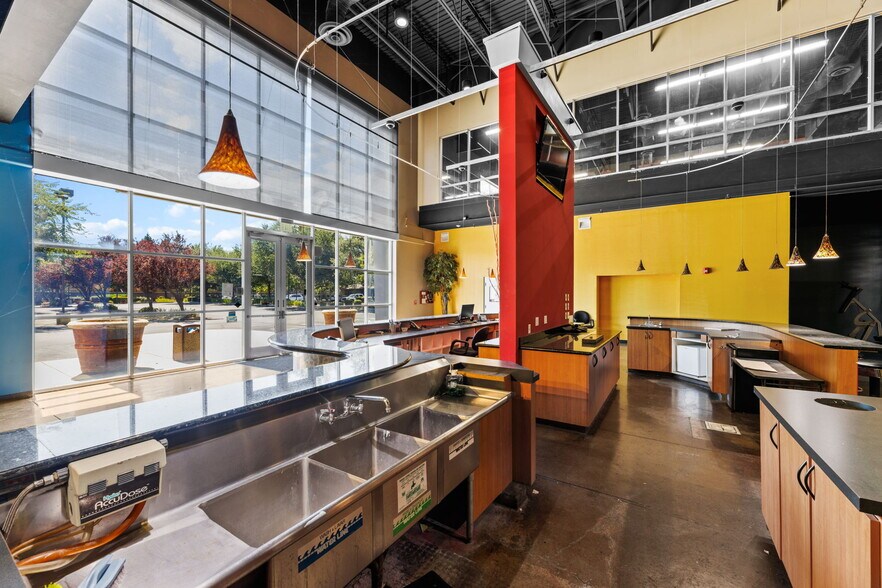 More Photos Of 1900 Del Paso Rd, Sacramento Health Club For Lease