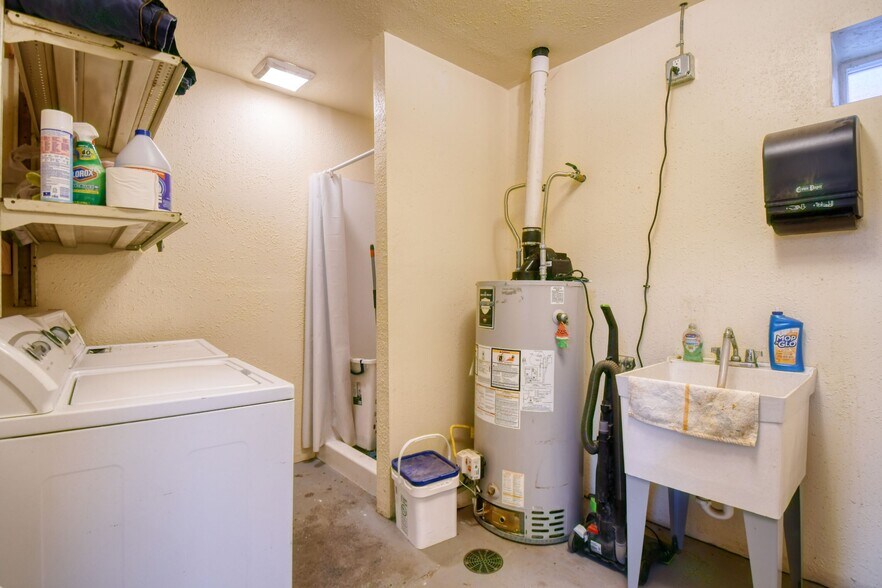 More Photos Of 818 Airport Rd, Pendleton Showroom For Sale