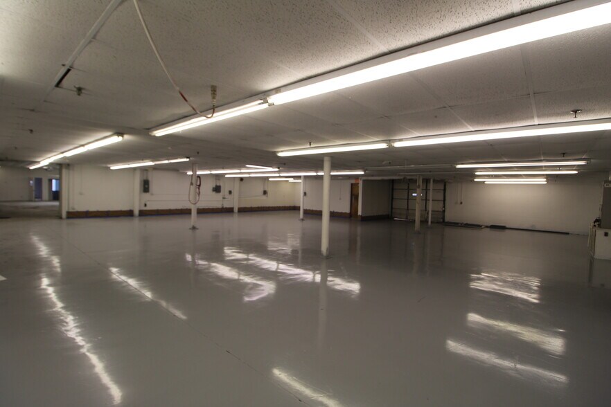 More Photos Of 2310 Whitfield Park Ave, Sarasota Warehouse For Sale