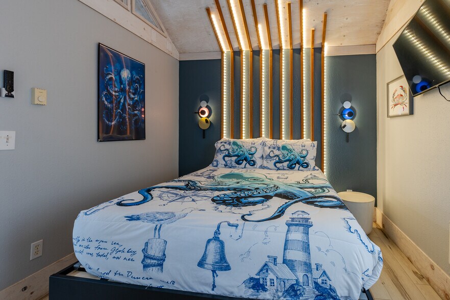 More Photos Of 105 S 6th Ave, Rockaway Beach Hotel For Sale