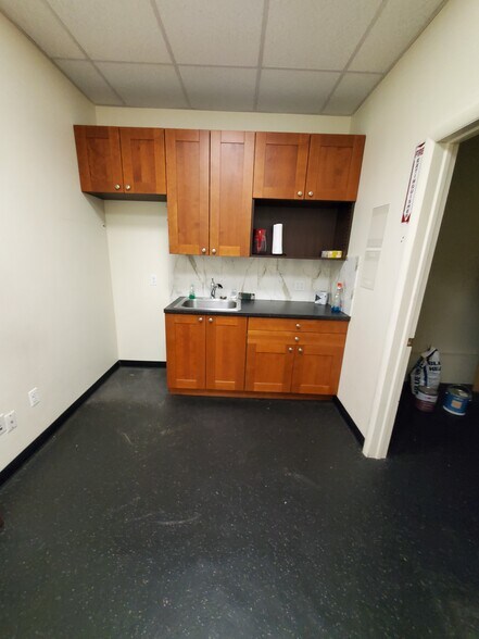 More Photos Of 885-893 Hempstead Tpke, Franklin Square Storefront For Lease