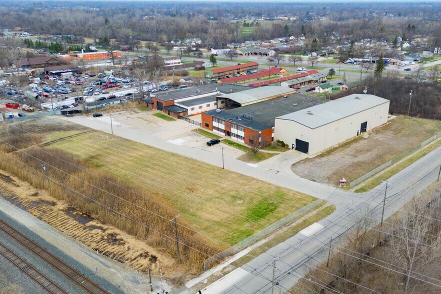 More Photos Of 28530 Reynolds St, Inkster Manufacturing For Lease