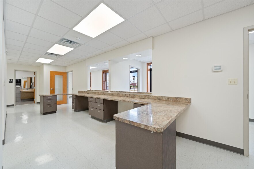 More Photos Of 114 Parliament Dr, Maryville Medical For Sale