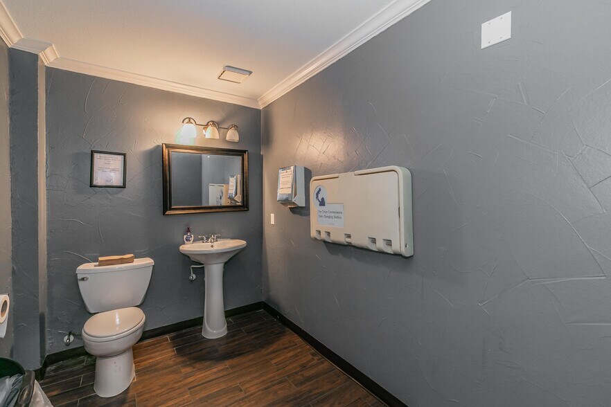 More Photos Of 2823 Kendale Dr, Dallas Medical For Sale