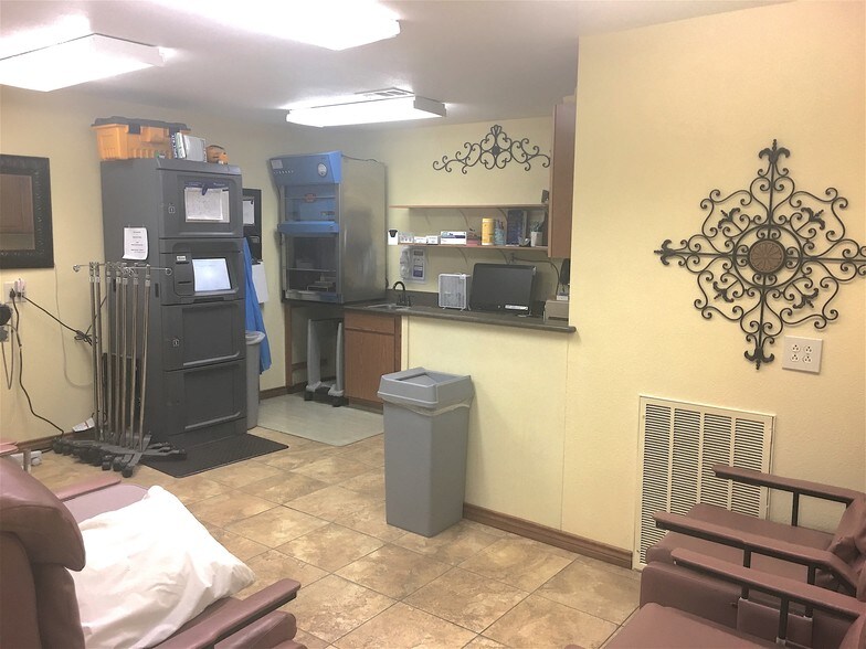 More Photos Of 515 N King St, Seguin Medical For Sale