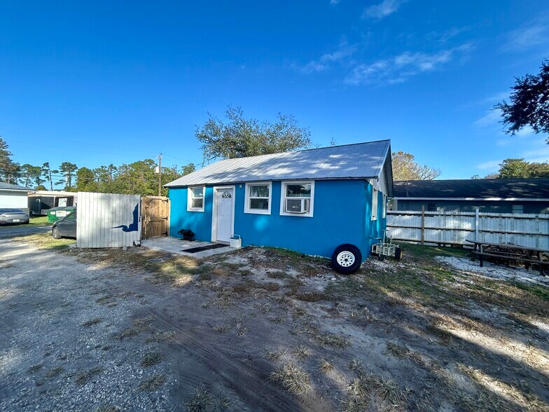 More Photos Of 1534 S 8th St, Fernandina Beach Light Manufacturing For Lease