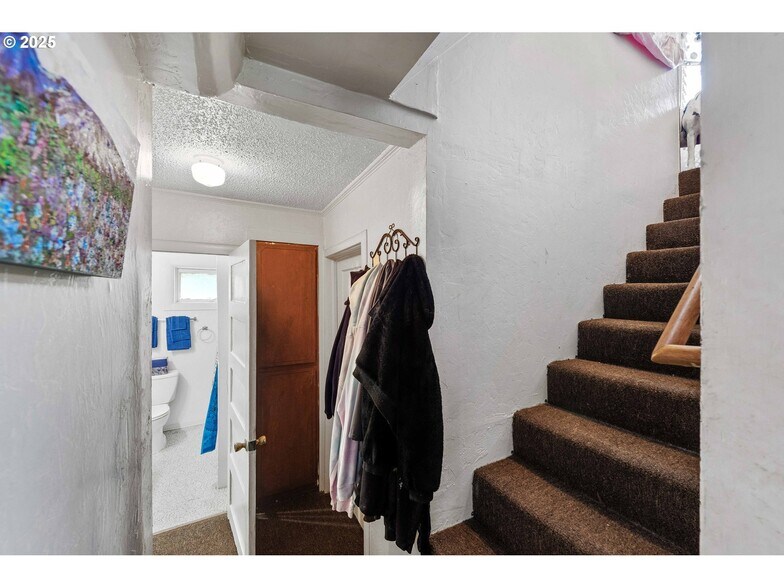 More Photos Of 1900 Monroe St, North Bend Apartments For Sale