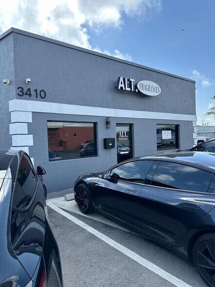 More Photos Of 3410 NE 6th Ter, Pompano Beach Warehouse For Lease