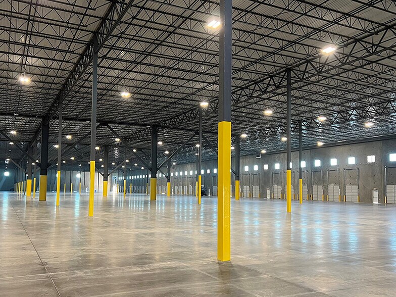 More Photos Of 12104 Emerald Pass Dr, El Paso Distribution For Lease