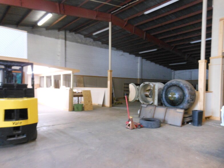 More Photos Of 737 N Magnolia Ave, Ocala Distribution For Sale